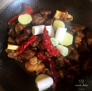 莲藕烧牛肉的做法步骤：7