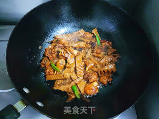 笋干焖鸡块的做法步骤：17