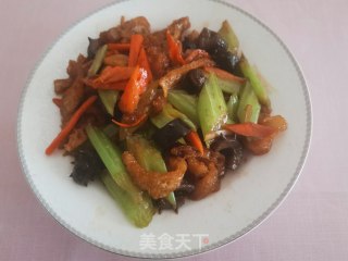 海参肉皮炒芹菜的做法步骤：11