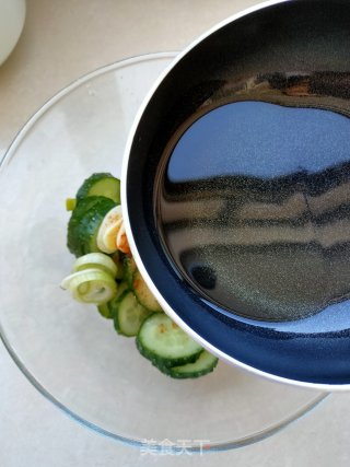 油泼黄瓜片的做法步骤：6