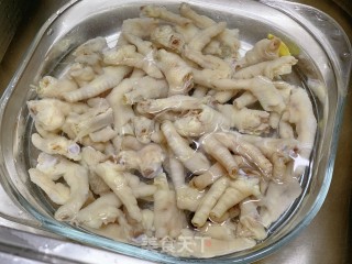 超简单柠檬陈醋鸡脚的做法步骤：2