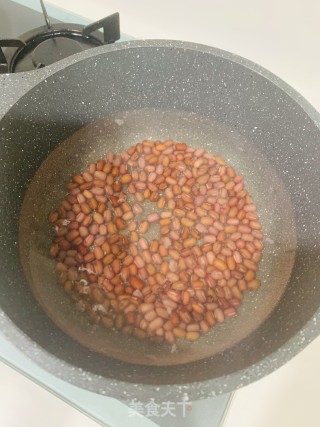 红豆南瓜汤的做法步骤：1