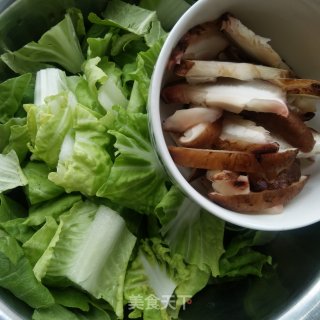 香菇奶白菜炒鸡蛋的做法步骤：2