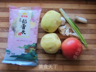 土豆番茄焖米饭的做法步骤：1