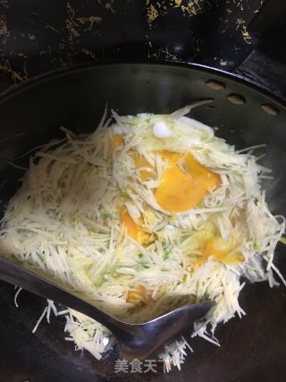 土豆丝饼的做法步骤：5