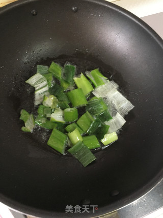 葱油手抓饼的做法步骤：1