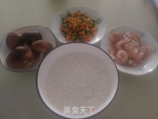 饺子皮版虾仁烧麦的做法步骤：2