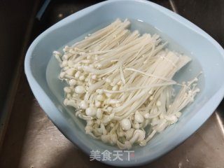 剁椒金针菇的做法步骤：1
