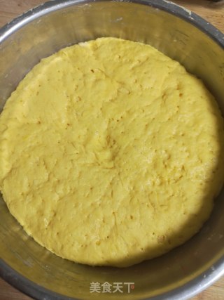 南瓜豆沙发面饼的做法步骤：6