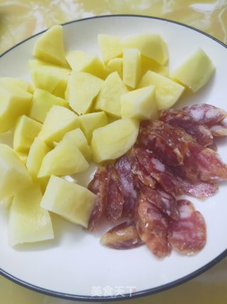 鸡腿腊味饭的做法步骤：2