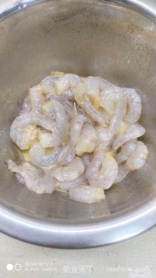 虾仁炒圆椒的做法步骤：1