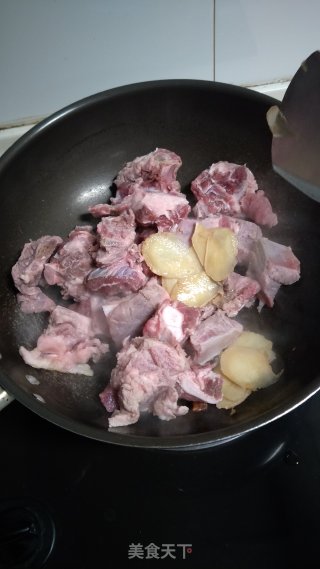 酸梅酱烧排骨的做法步骤：2