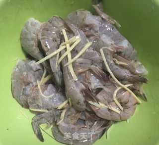 避风塘炒虾的做法步骤：3