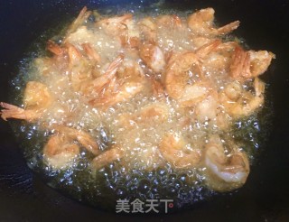 避风塘炒虾的做法步骤：4