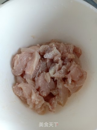 鸡肉白蘑菇芝士意面的做法步骤：1
