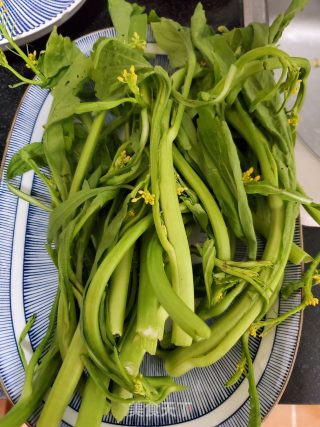 腊味炒辣菜的做法步骤：1