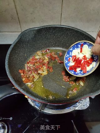 腊味炒辣菜的做法步骤：9