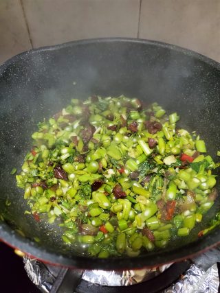 腊味炒辣菜的做法步骤：12