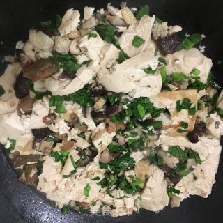 香菇油渣焖豆腐的做法步骤：6