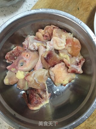 洋葱炒鸡块的做法步骤：1