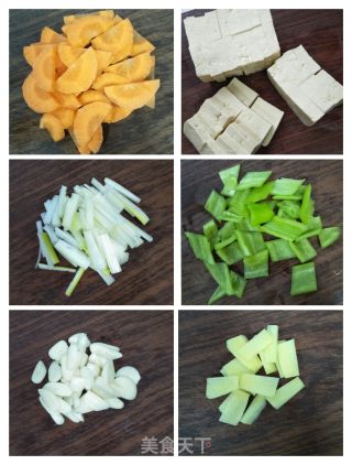 茄汁带鱼焖豆腐的做法步骤：2