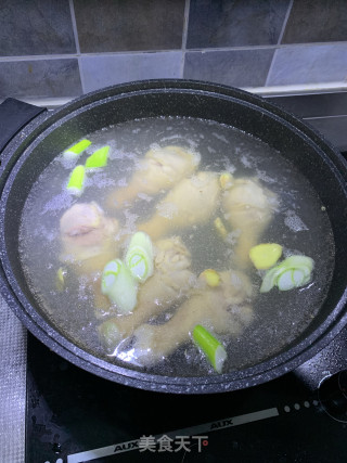 香菇炖鸡腿的做法步骤：3