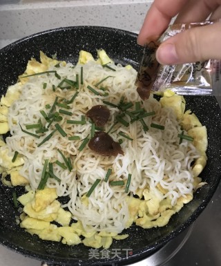 沙茶酱拌鸡蛋面的做法步骤：7