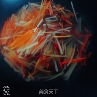 鱼香肉丝盖饭的做法步骤：4
