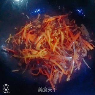 鱼香肉丝盖饭的做法步骤：9