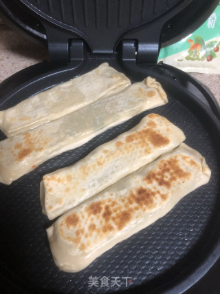 韭菜鸡蛋卷的做法步骤：7