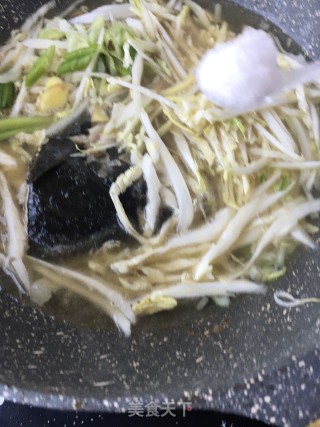 白菜鲽鱼汤的做法步骤：10