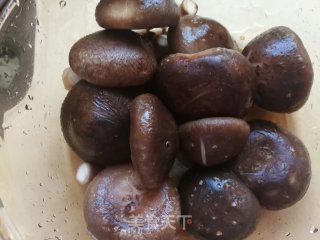 韭菜香菇鸡蛋饺的做法步骤：3