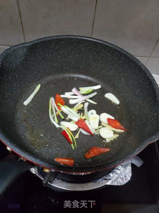 牛肉炒黑木耳的做法步骤：5
