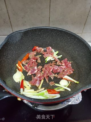 牛肉炒黑木耳的做法步骤：6