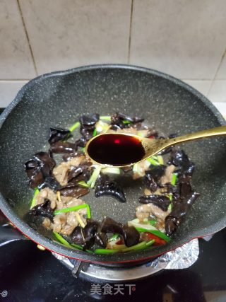 牛肉炒黑木耳的做法步骤：9