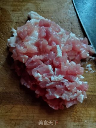 梅菜干卤肉酱的做法步骤：2