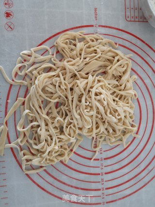 油泼面的做法步骤：3