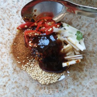 麻辣小面的做法步骤：1