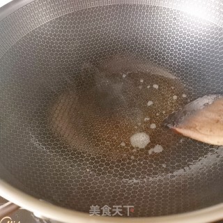 蒜苗炒五香腊肉的做法步骤：4