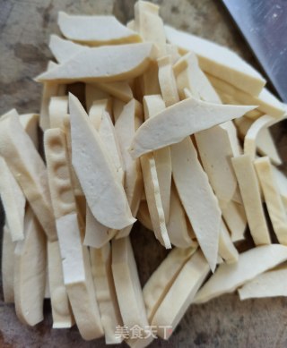 青蒜炒白干的做法步骤：3