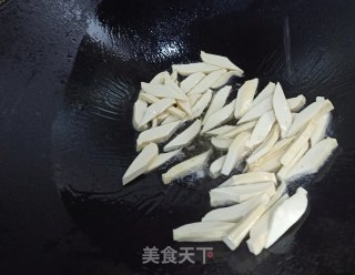 青蒜炒白干的做法步骤：4