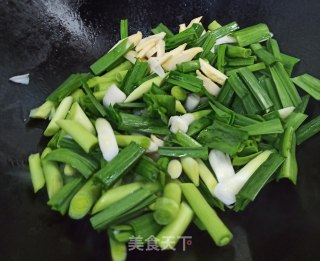 青蒜炒白干的做法步骤：6