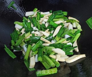 青蒜炒白干的做法步骤：7