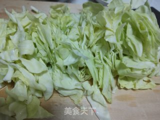 素炒圆白菜的做法步骤：1
