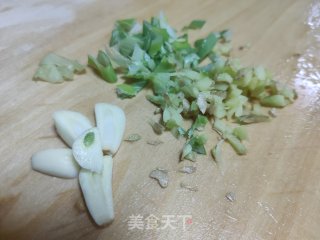 素炒圆白菜的做法步骤：2