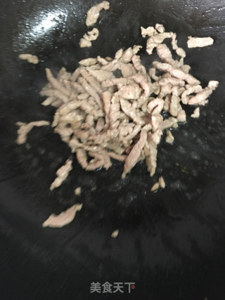 姬菇肉丝炒豆腐的做法步骤：2