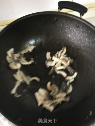 姬菇肉丝炒豆腐的做法步骤：3
