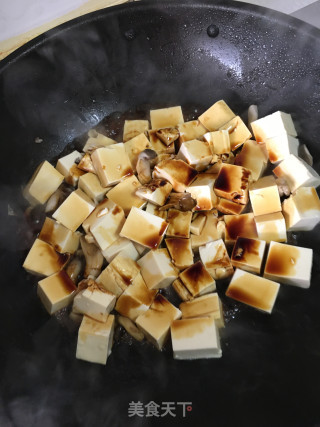 姬菇肉丝炒豆腐的做法步骤：5