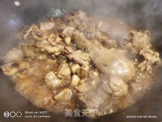 莲藕焖嫩鸭的做法步骤：2