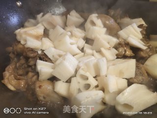莲藕焖嫩鸭的做法步骤：5
